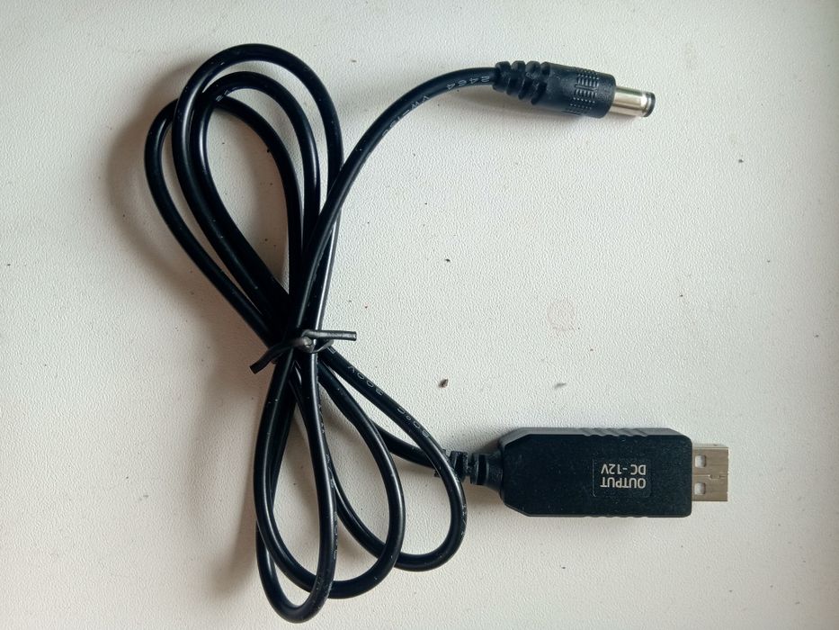 Кабель для підключення роутера , з'єднувач USB - штекер на 12 V.