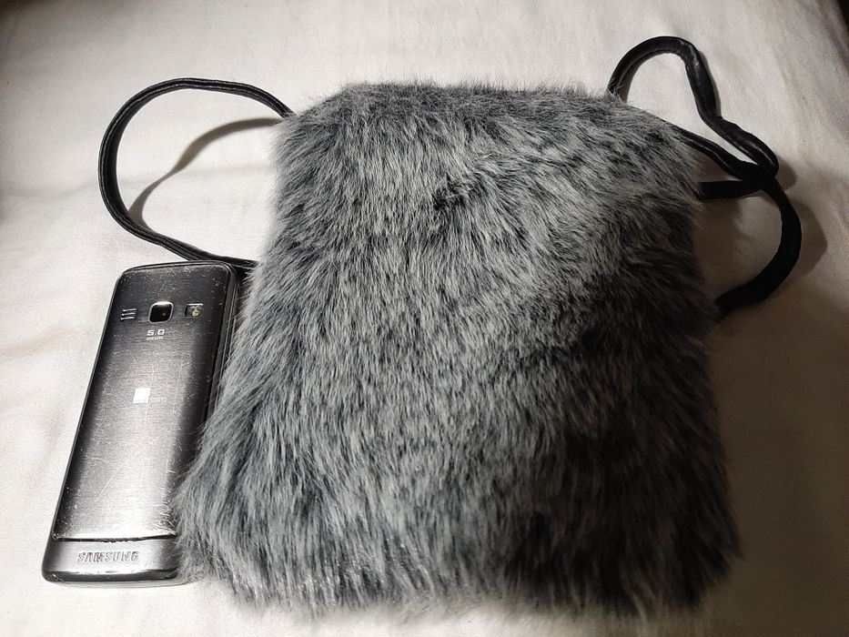 Oryginalna  torebeczka,  futerko, siwa