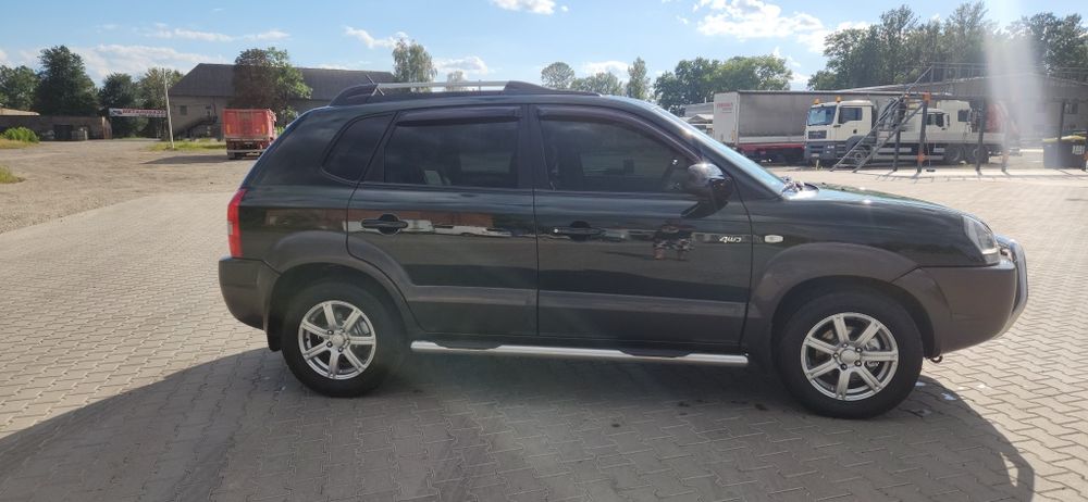 Продам туксона 4х4 АВТОМАТ