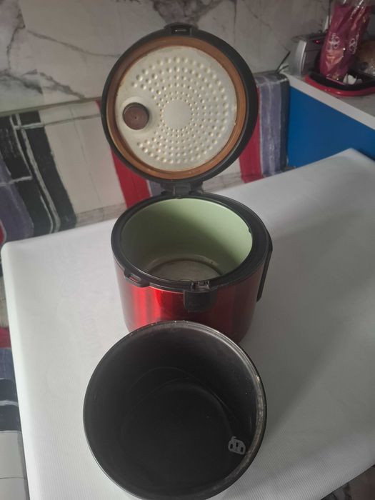 Мультиварка Vitek VT-4213 GY та Мультиварка Vilgrand VMC286