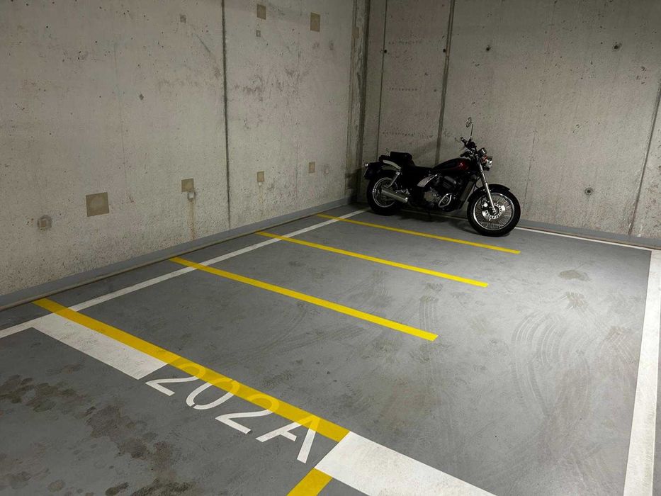 Wynajmę miejsce parkingowe na motor lub skuter Ursus Taylora garażowe