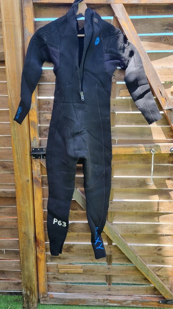 Vendo wetsuit usados e reparados prontos para usar.