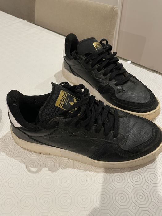 Adidas de cabedao preto, muito bom estado.