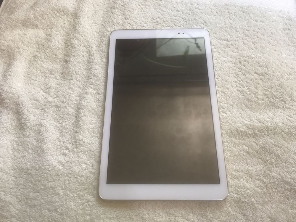 Звонящий планшет Huawei MediaPad T1. 16 GB. 10 дюймов