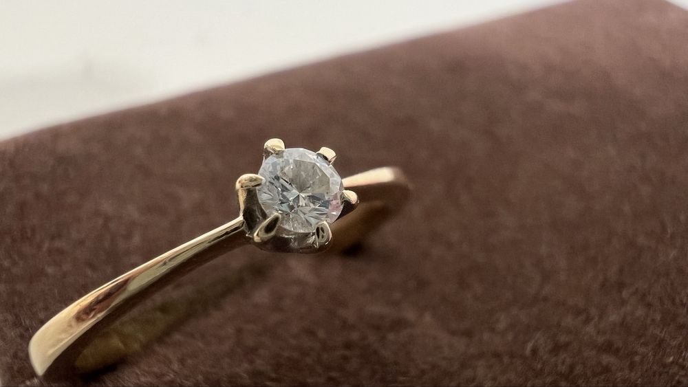 Apart Pierścionek zaręczynowy z diamentem 0,11ct r. 12