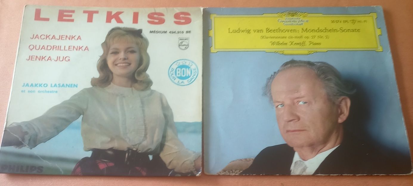 Vendo 14 singles pequenos vinil 1.5 € cada valor negociavel mediante a