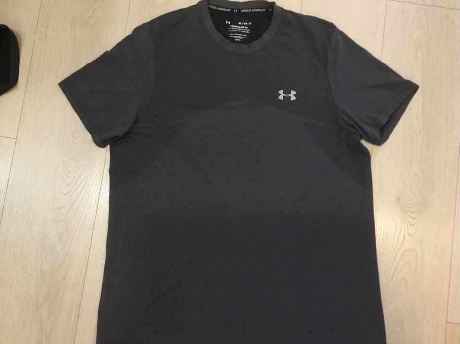 Продам футболку Under Armour розмір XL