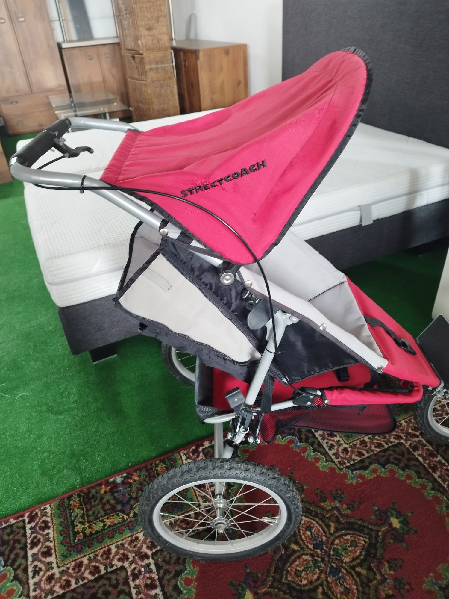 wózek spacerowy do biegania na pompowanych kołach
