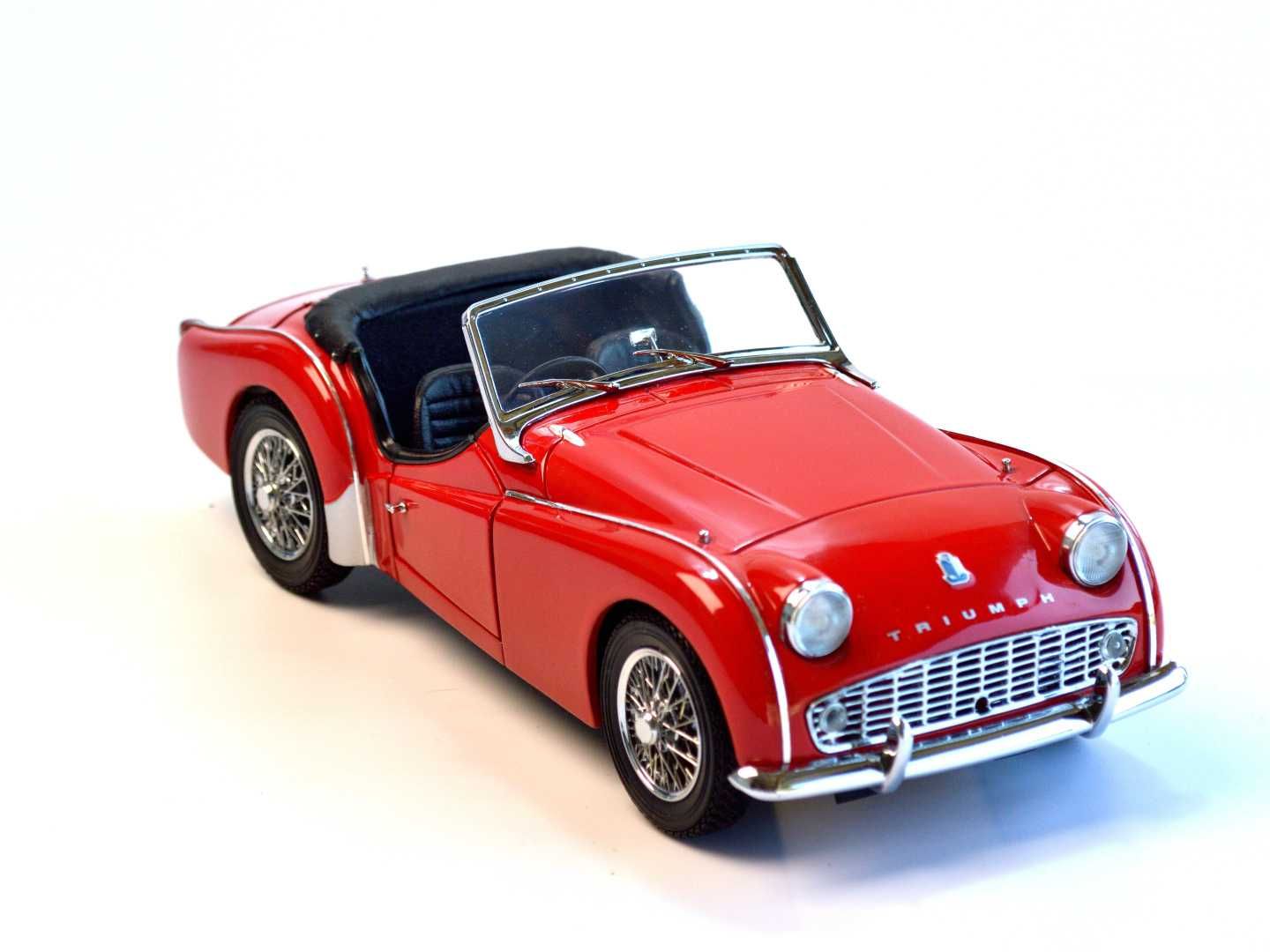 Модель автомобіля Kyosho Triumph TR3A, (1:18)