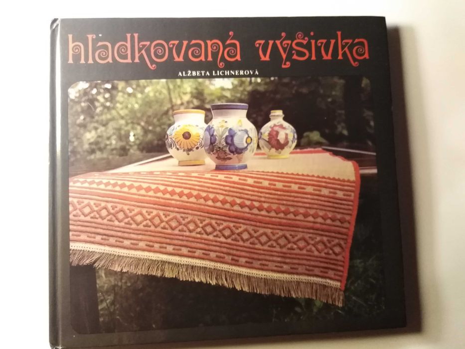 Книга по вышивке гладью на Чешском языке новая.