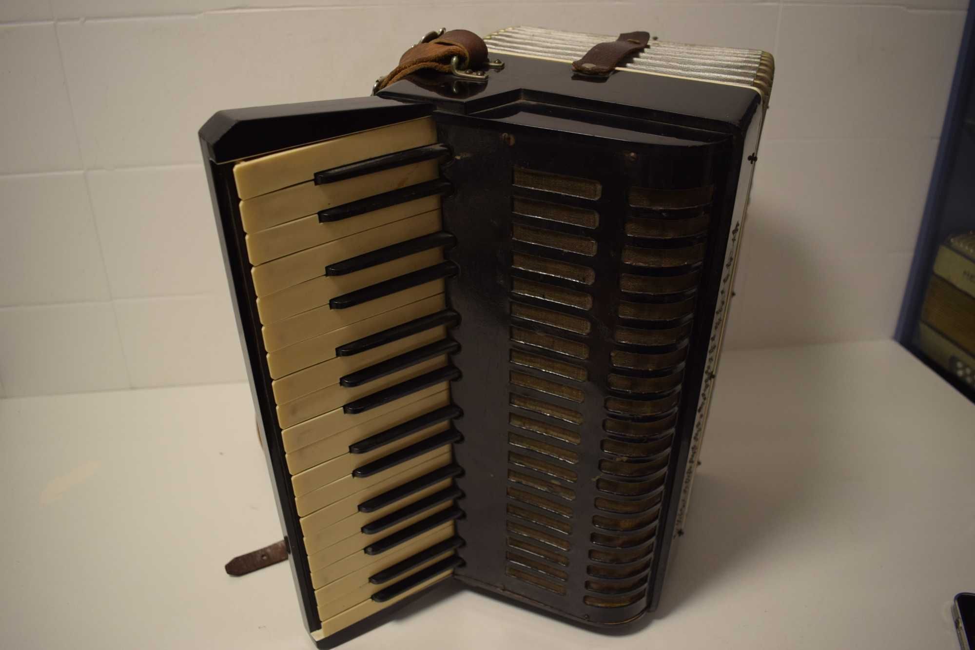 Acordeon Maugein Freres. N 134