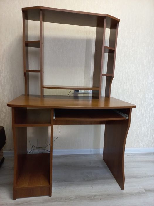 Компьютерный стол со стулом