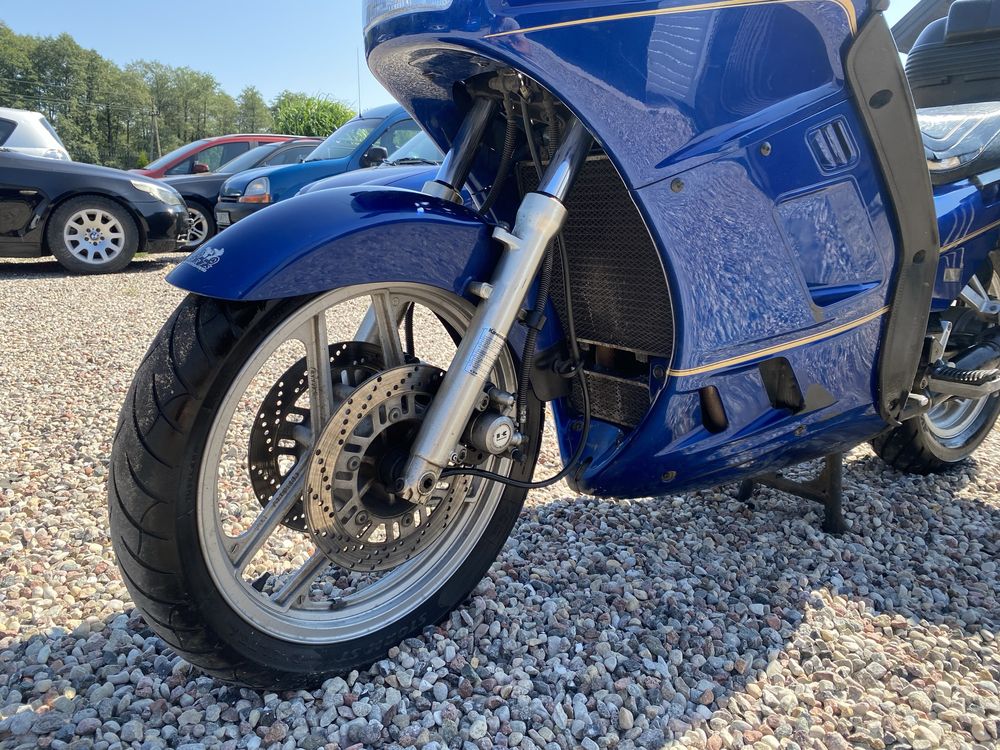 Kawasaki GTR 1000 z 1989 roku .