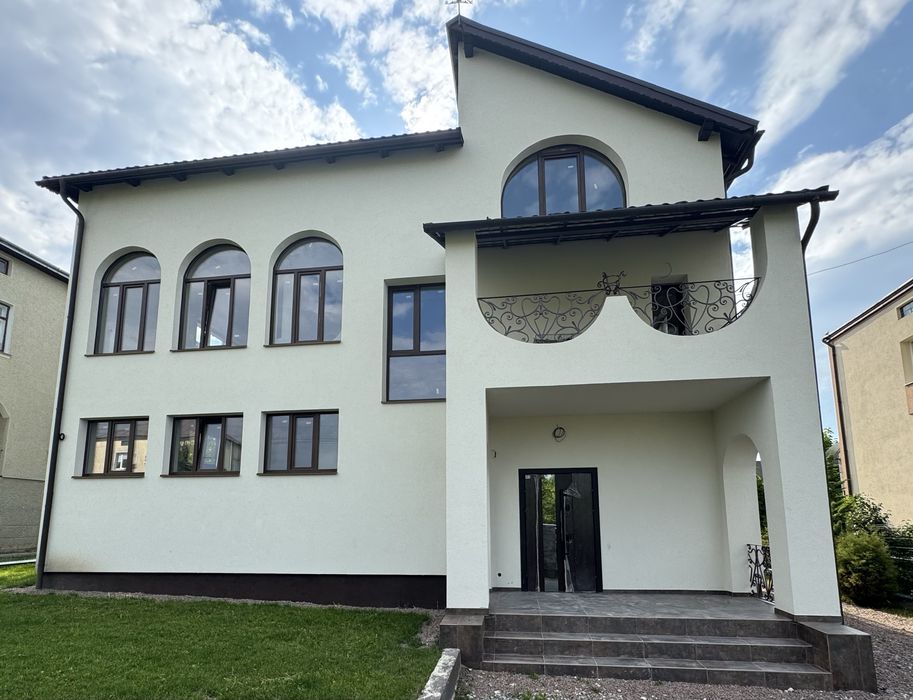 Продам сучасний двоповерховий будинок у м. Трускавець