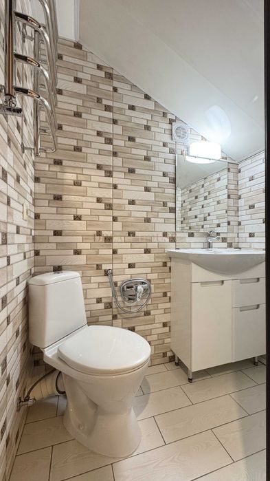 Трьохкімнатна квартира з ремонтом у Гранд Виллас. Газове опалення