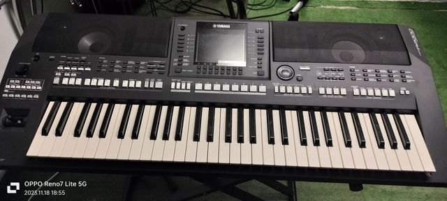 Keyboard  Yamaha psr  A 2000