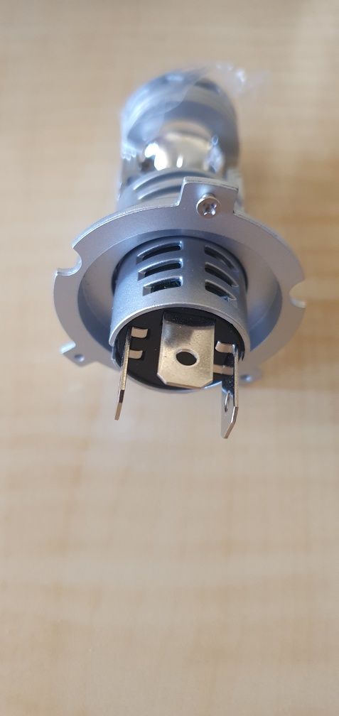 LED автолампы Н4 две штуки