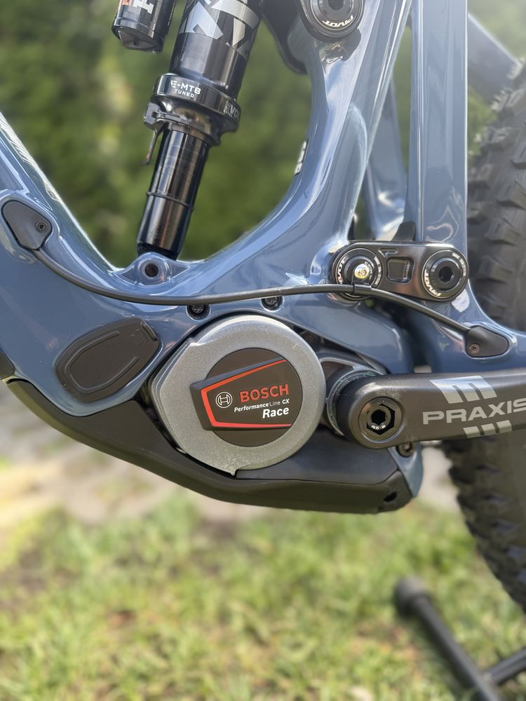 PIVOT SHUTTLE LT SLX/XT 2025 bosch cx race e bike 750 turbo levo rail