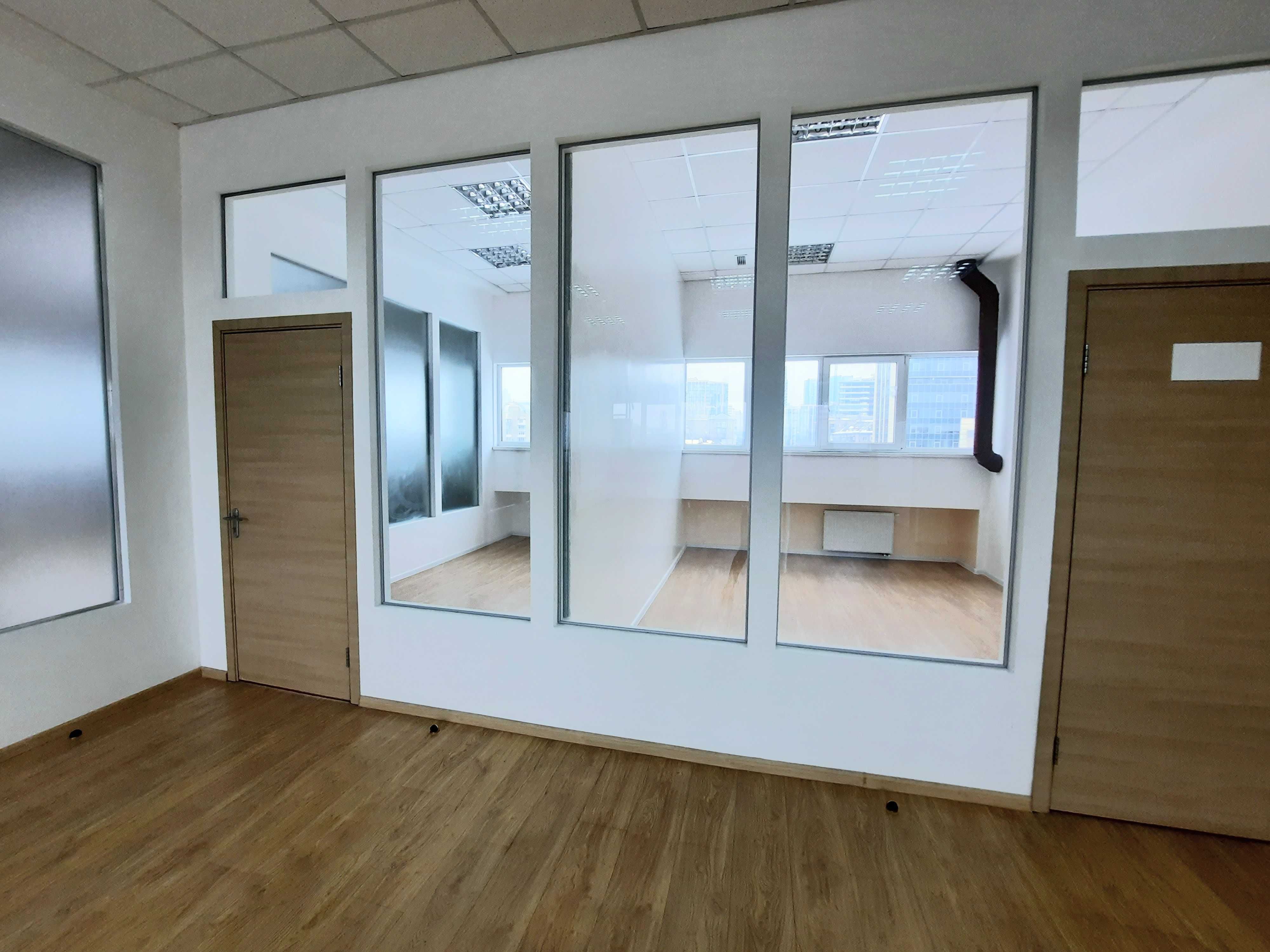Офісний блок 190м2 з великою відкритою зоною та кабінетами
в БЦ Либідь