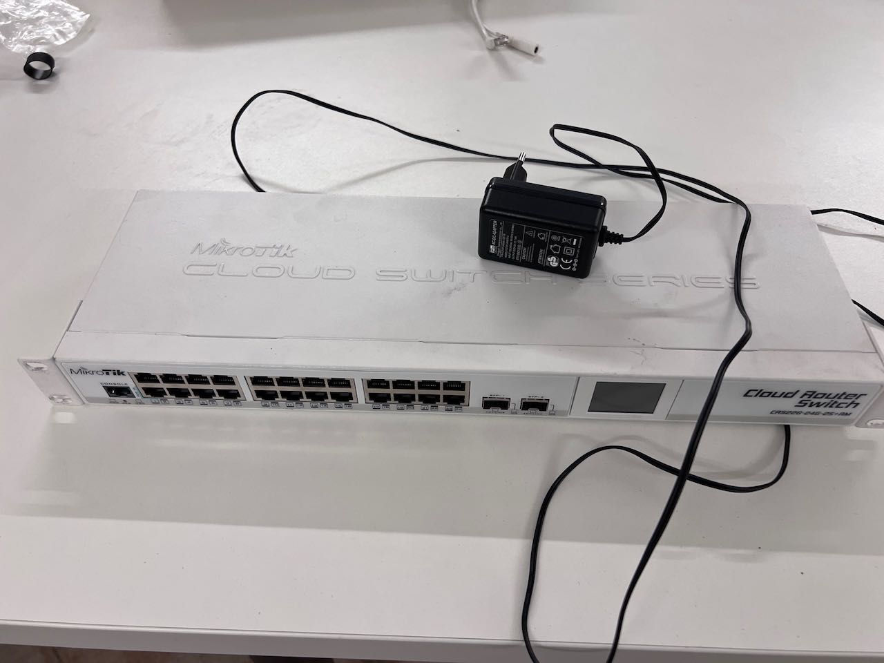 MikroTik Cloud Router Switch CRS326-24G-2S+RM 24xGE 2xSFP+ Zasilacz