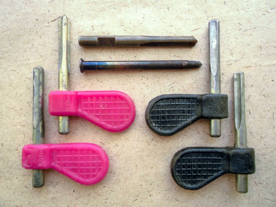 Уровень ключ торцевой рожковый рулетка напильник пробойник