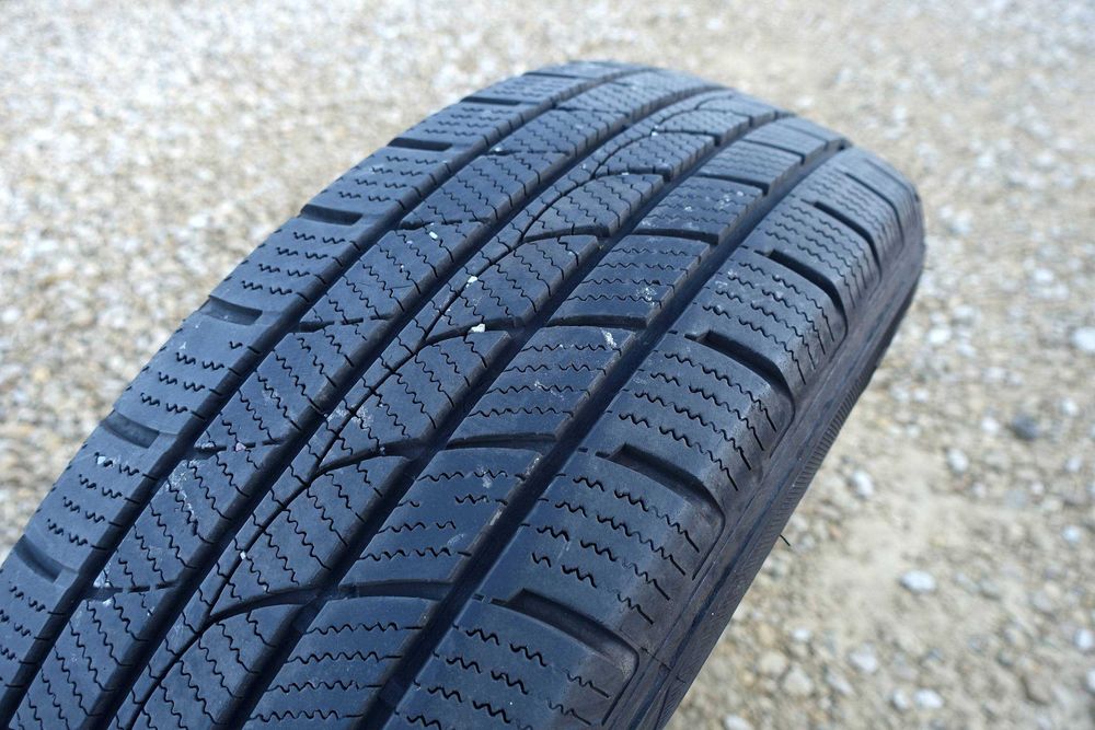 Opony zimowe Minerva ICE PLUS S220 215/70/16 DOT2321