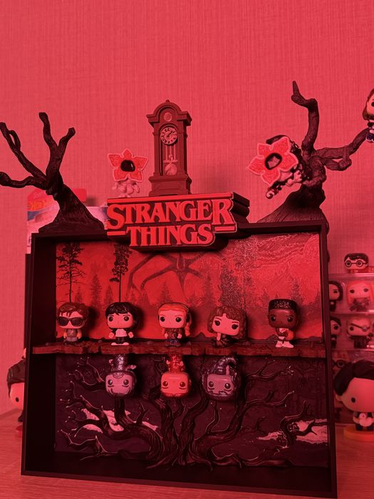 Підставка для фігурок Stranger things дивні дива з kinder joy