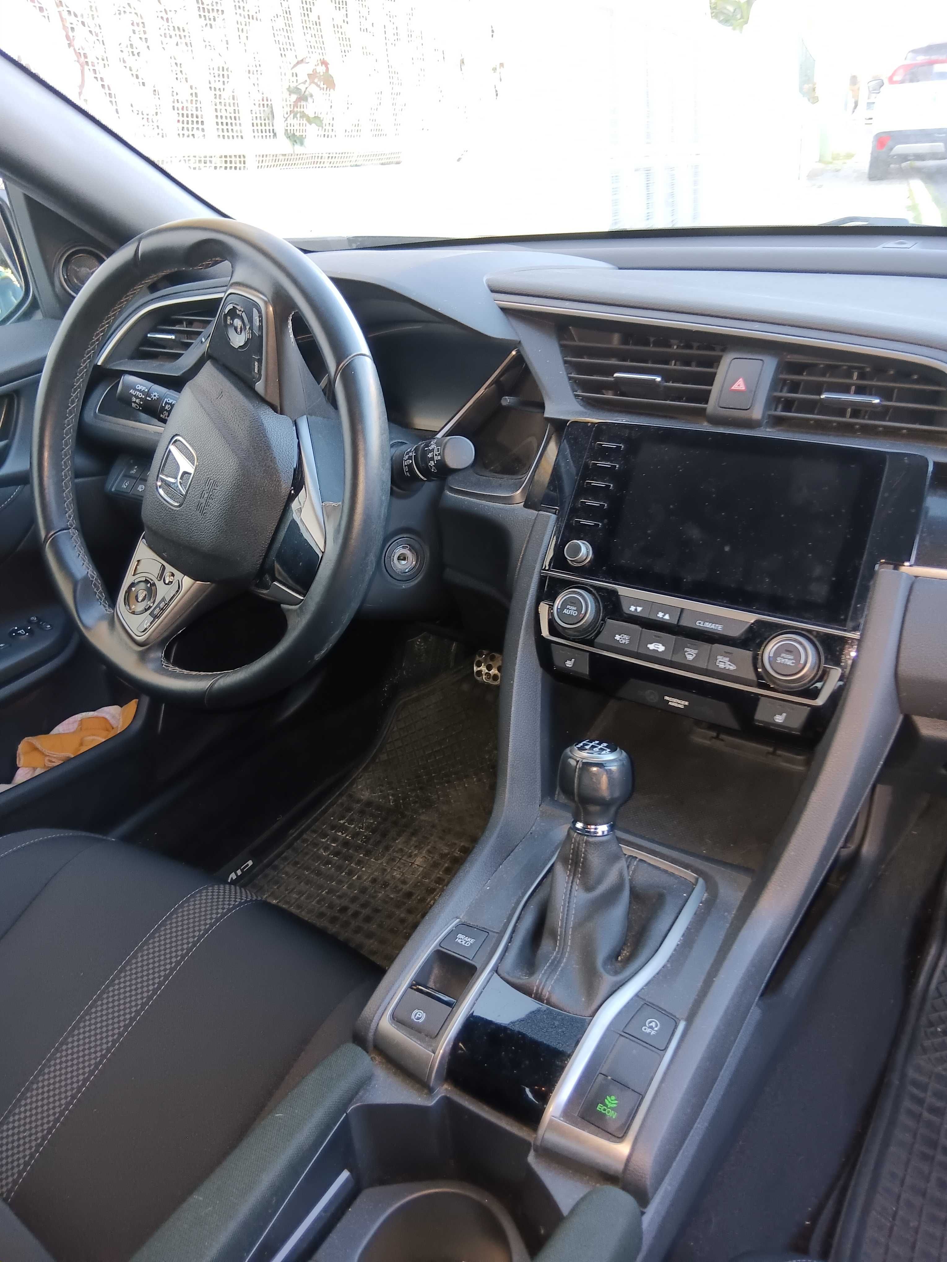 Honda Civic com muito poucos quilómetros