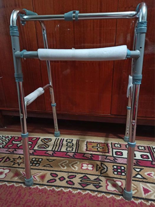 Ходунки для дорослих крокуючі, сталеві