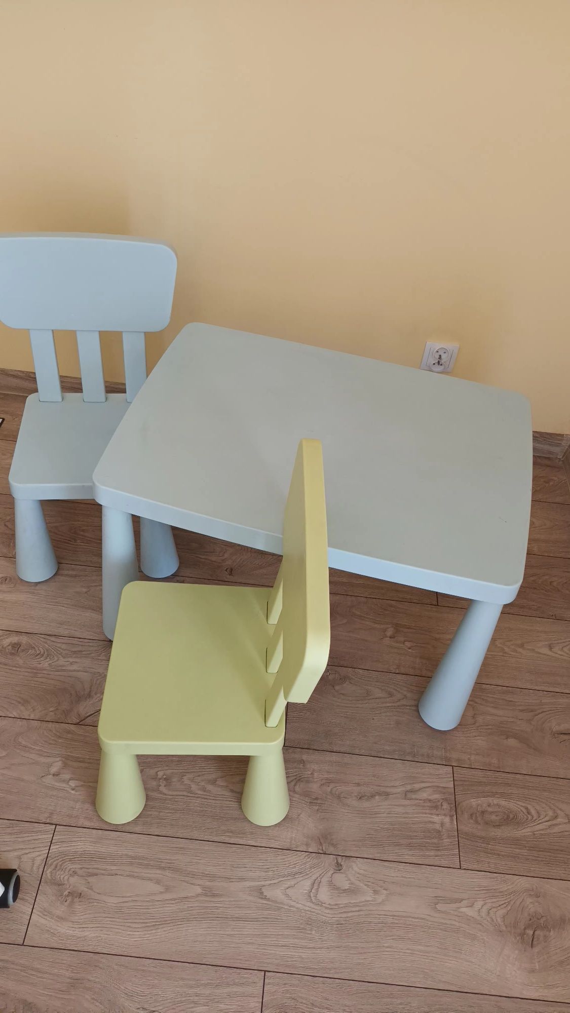 Stolik i 2 krzesła IKEA mamut