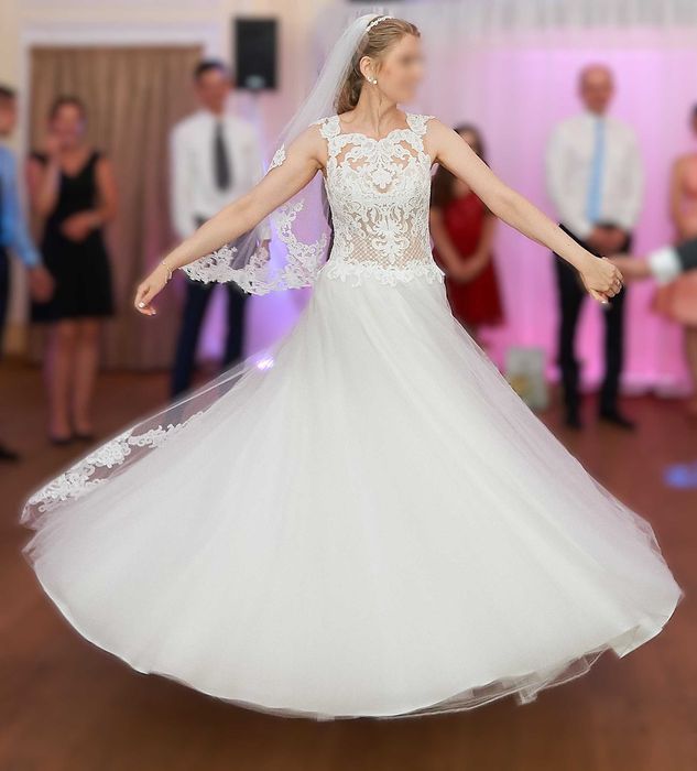 Piękna suknia ślubna princessa MS Moda, India + welon