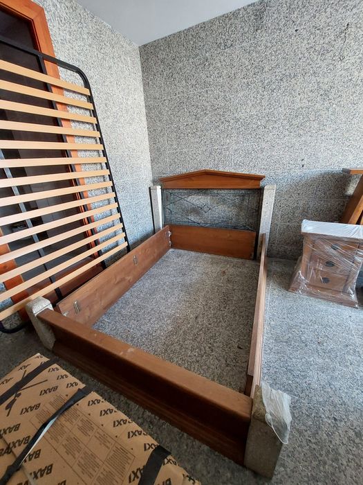 Cama de casal madeira e granito