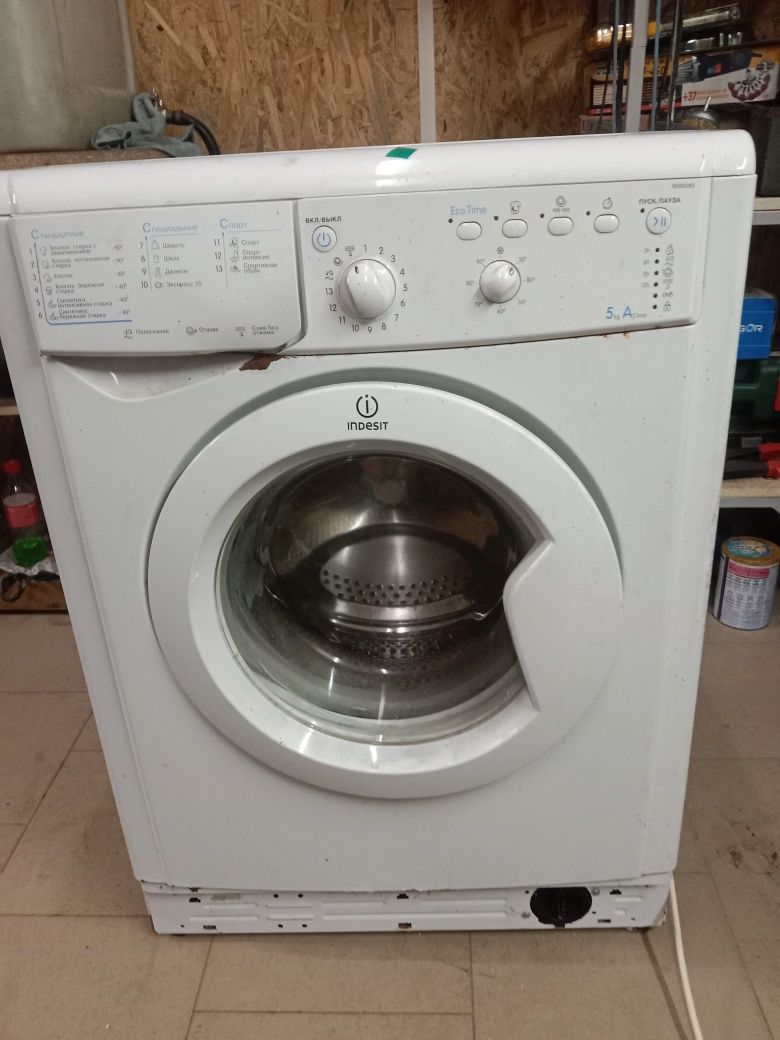 Продам стиральную машину Indesit IWSB5093