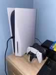 Sony PlayStation 5, wersja z napędem, 2 pady, podstawka ładująca + gry