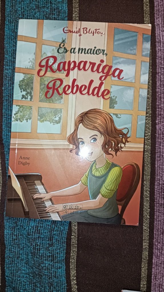 Livros "A rapariga rebelde"
