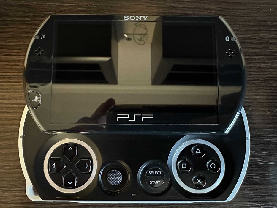 Продам Sony PSP GO