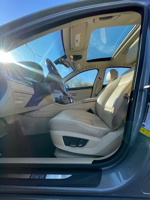 Автомобіль BMW 5 2012 року