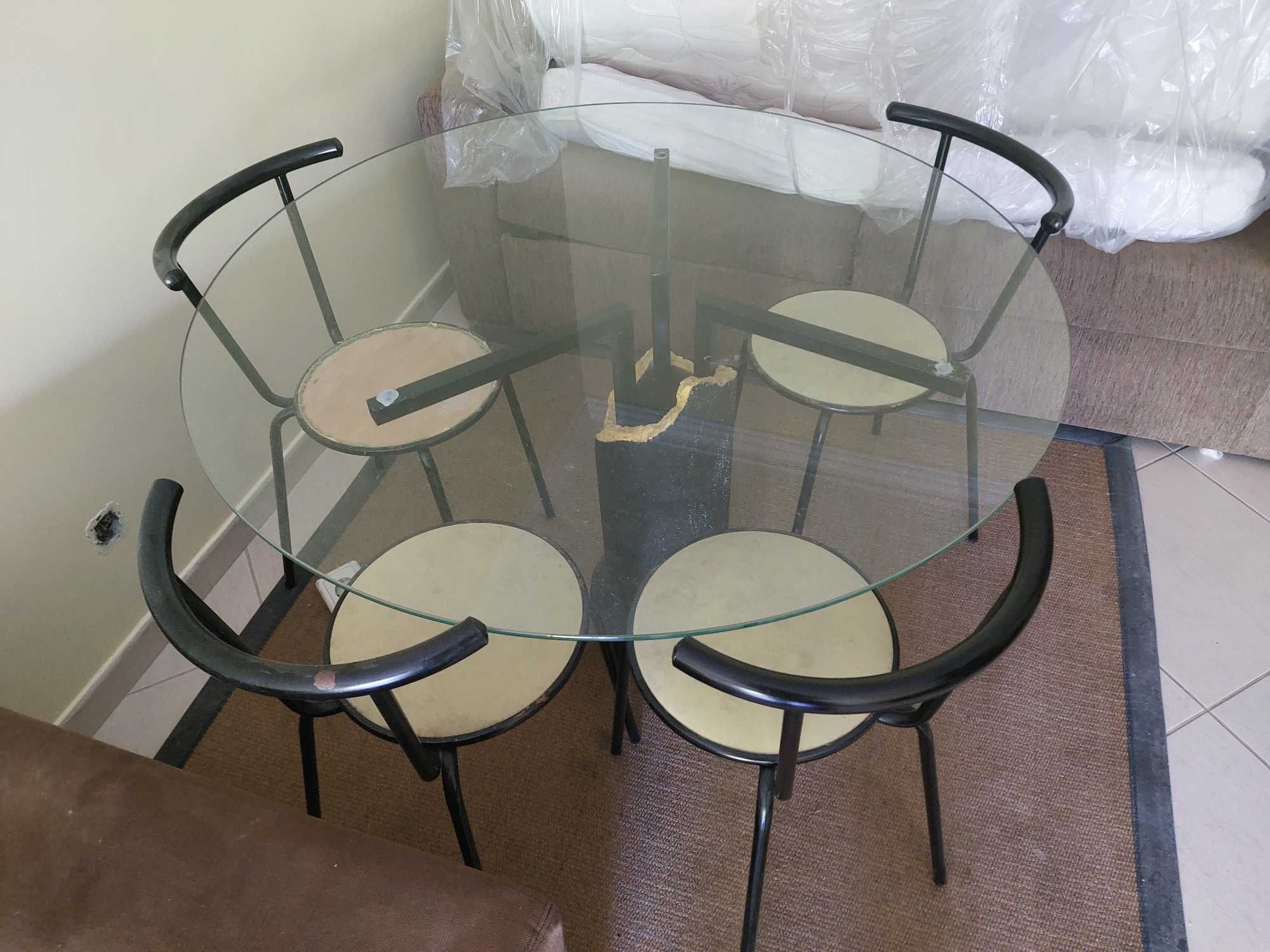 Mesa Redonda com Vidro Temperado transparente para 4 pessoas