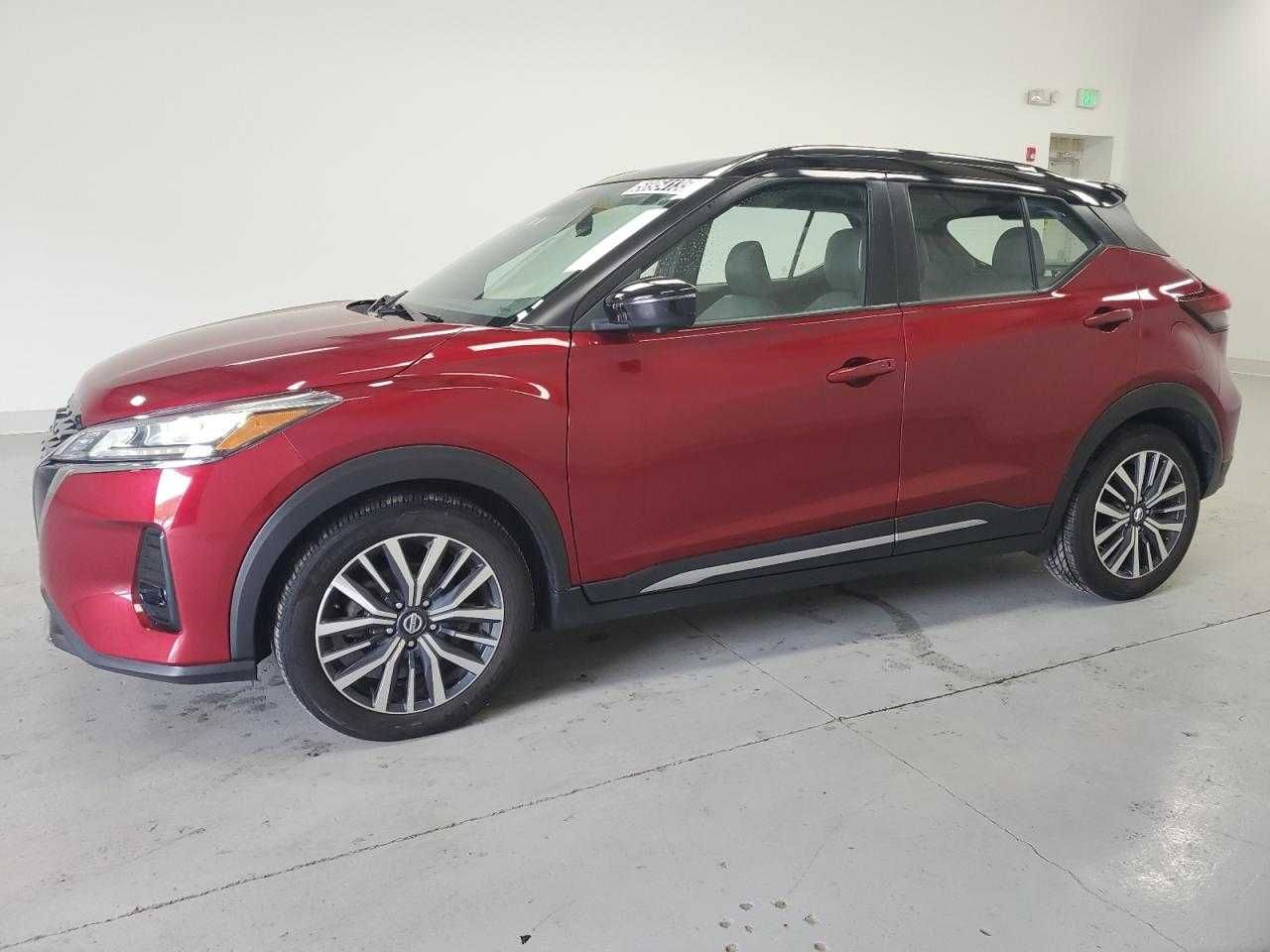 Автомобіль 2021 Nissan Kicks SR