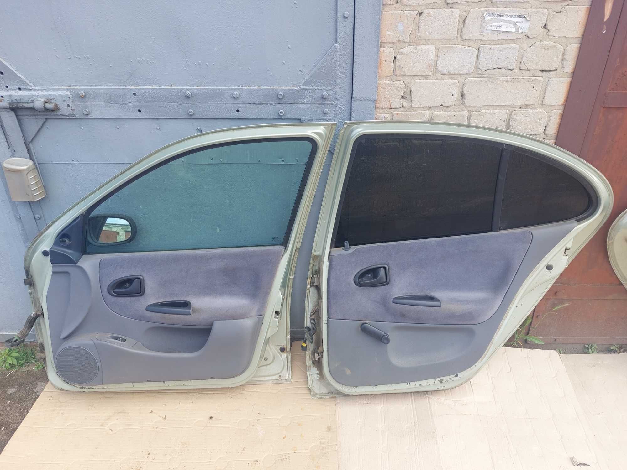 Двері Двери на Renault Megane 1 1999p