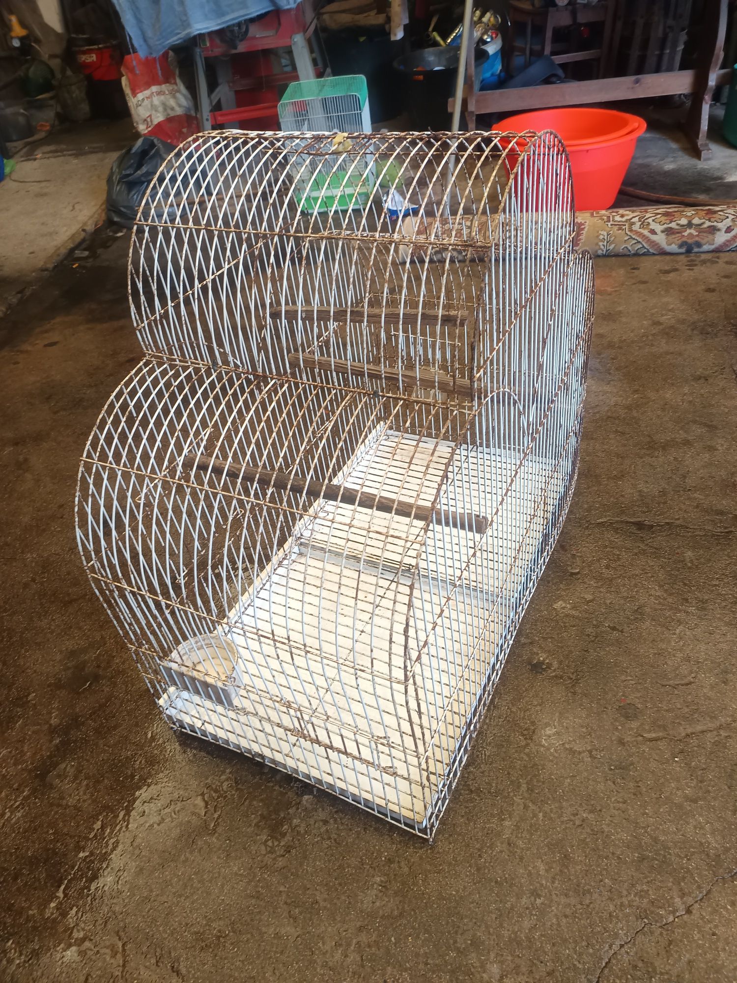 Vende se as duas gaiolas de pássaros