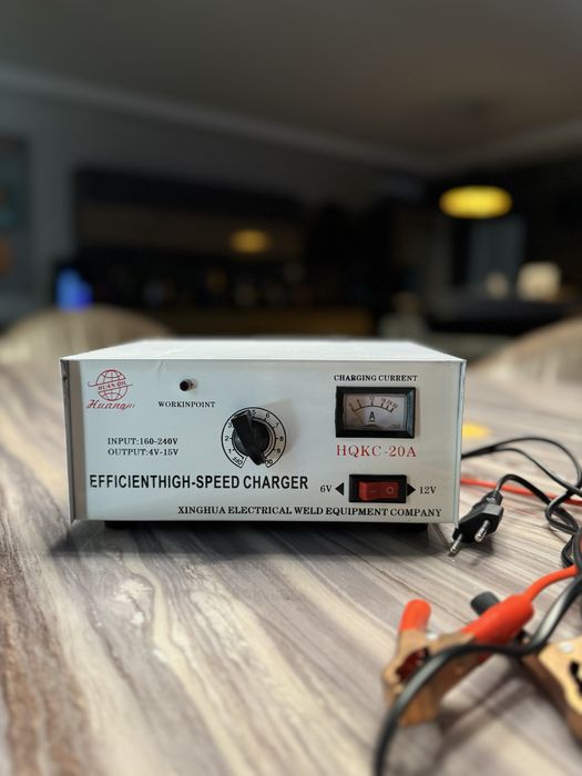 Зарядний пристрій для акумулятора