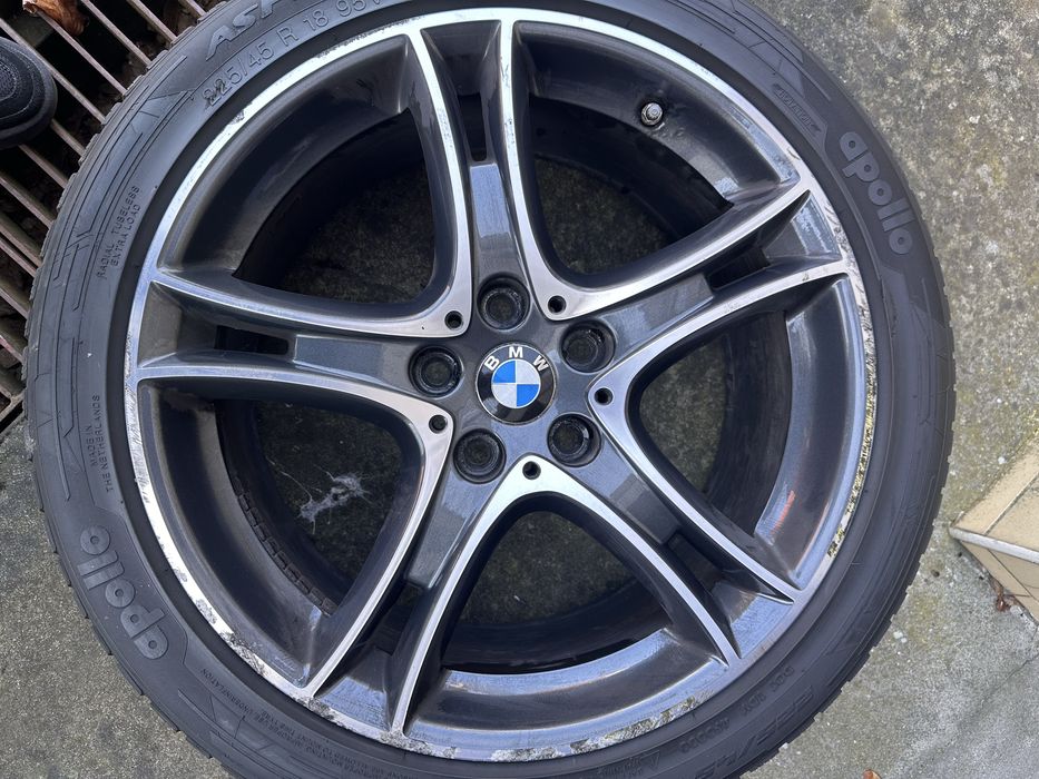 Felgi aluminiowe do bmw  z oponami zimowymi 18