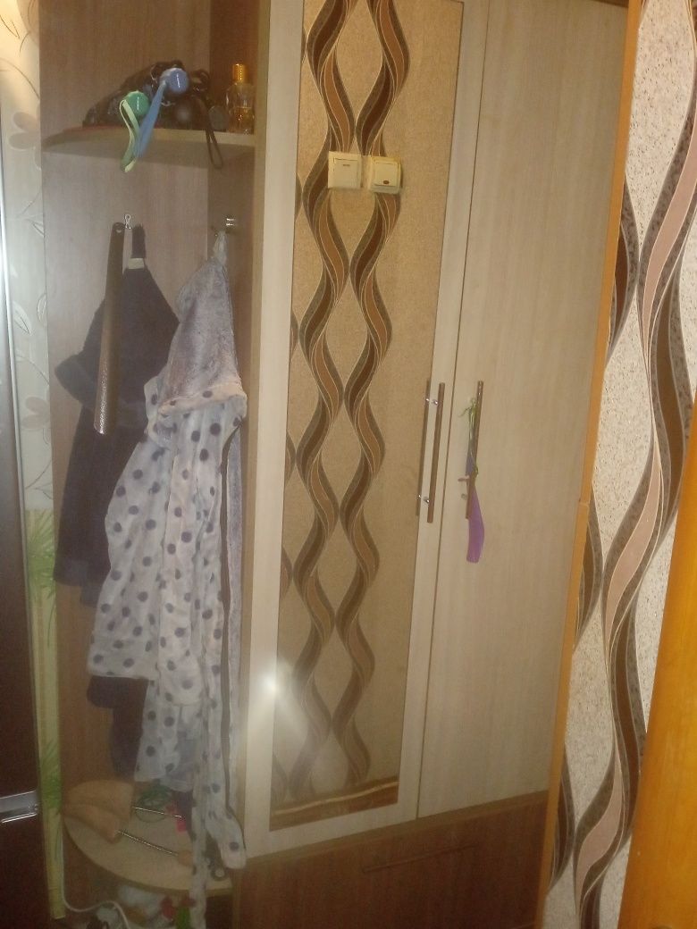 Продам шафу в прихожу для речей