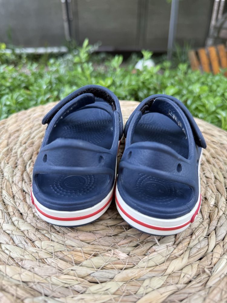 Crocs c8 дитячі босоніжки