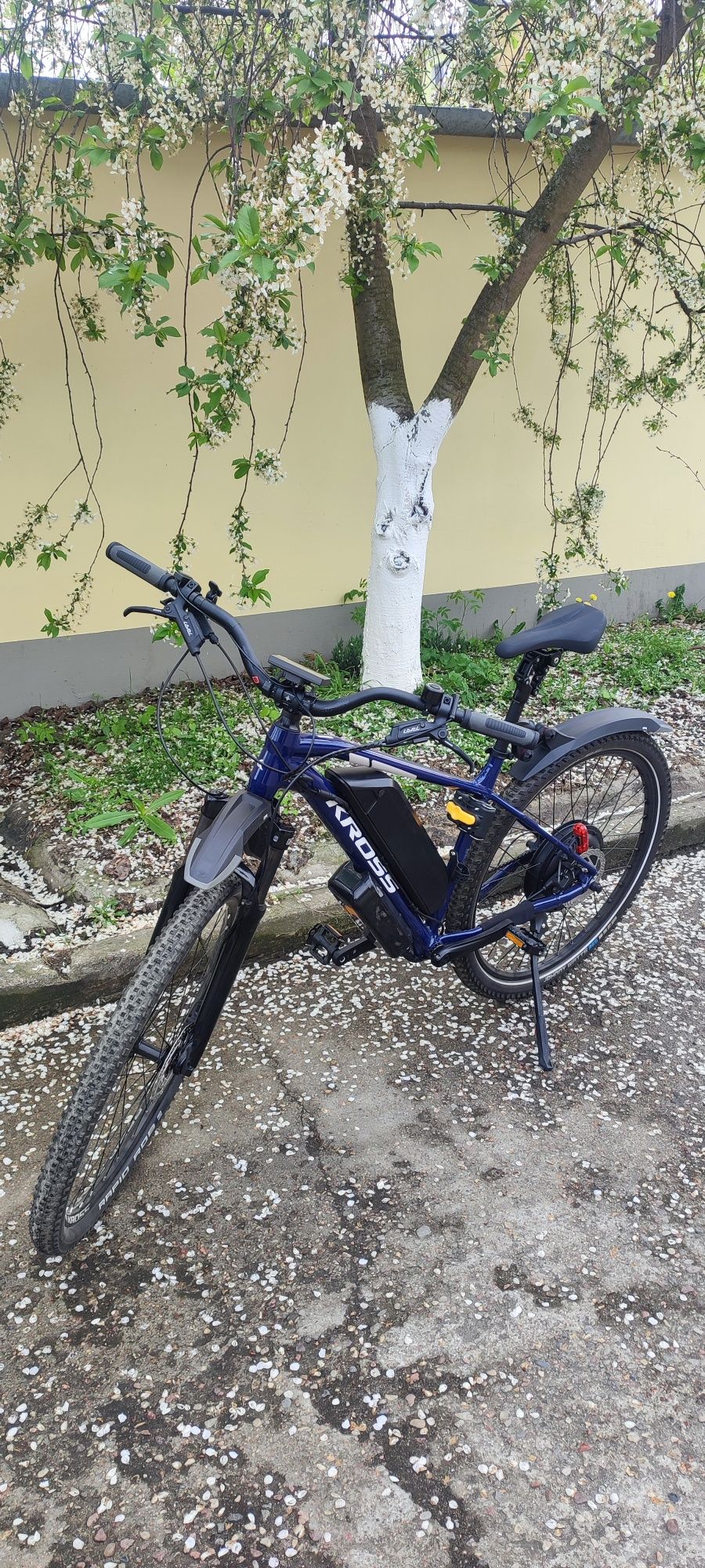 Rower elektryczny Kross Level 4 Przerobiony przez Taba na rowerze