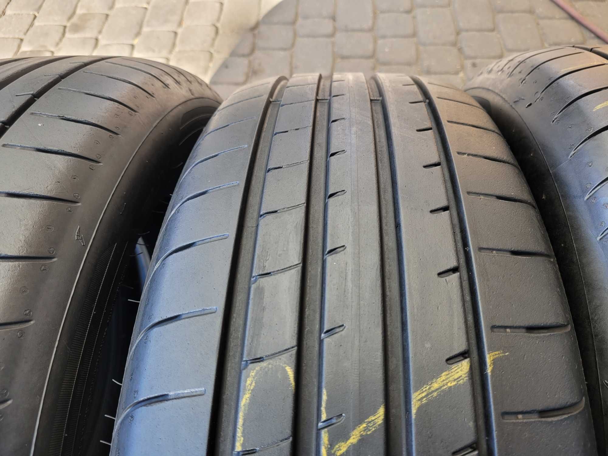 235 /55 R 18   Goodyear    Lato/Komplet