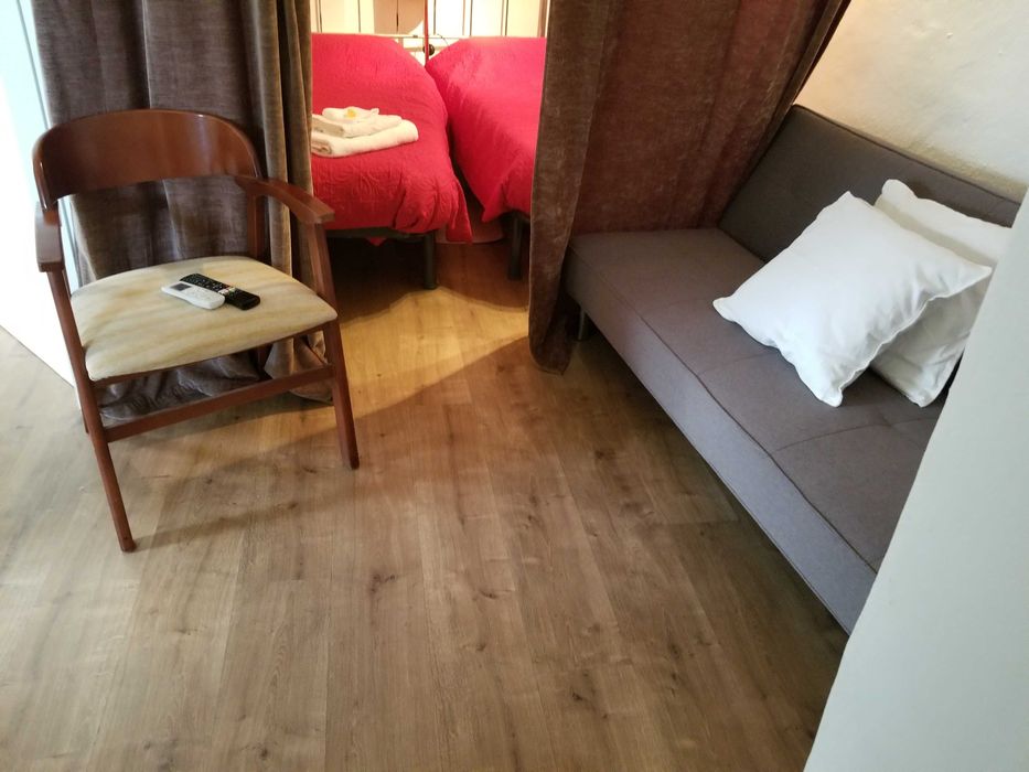 Arrenda T2 , zona central