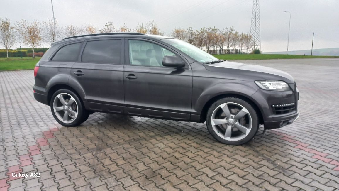 Audi Q7 quattro - miesięczna rata najmu w kwocie 3 200 zł/m