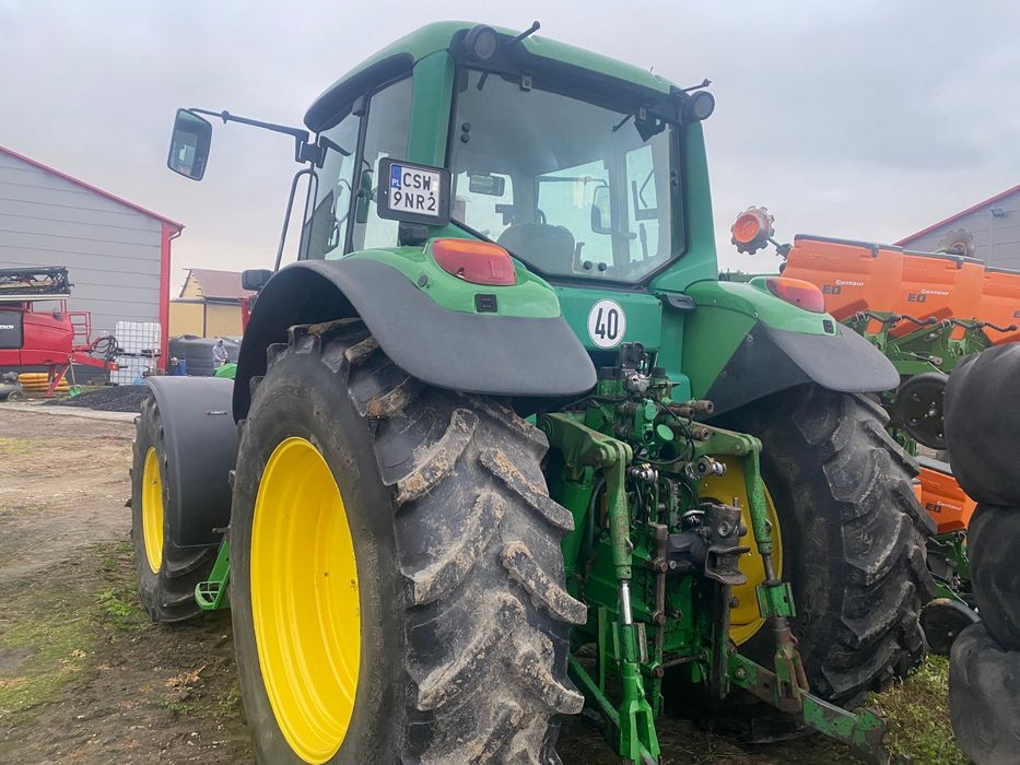 John Deere 6820